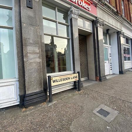 30 Willesden Lane Лондон Екстериор снимка