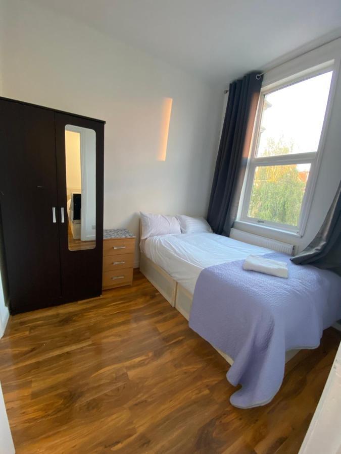 30 Willesden Lane Лондон Екстериор снимка