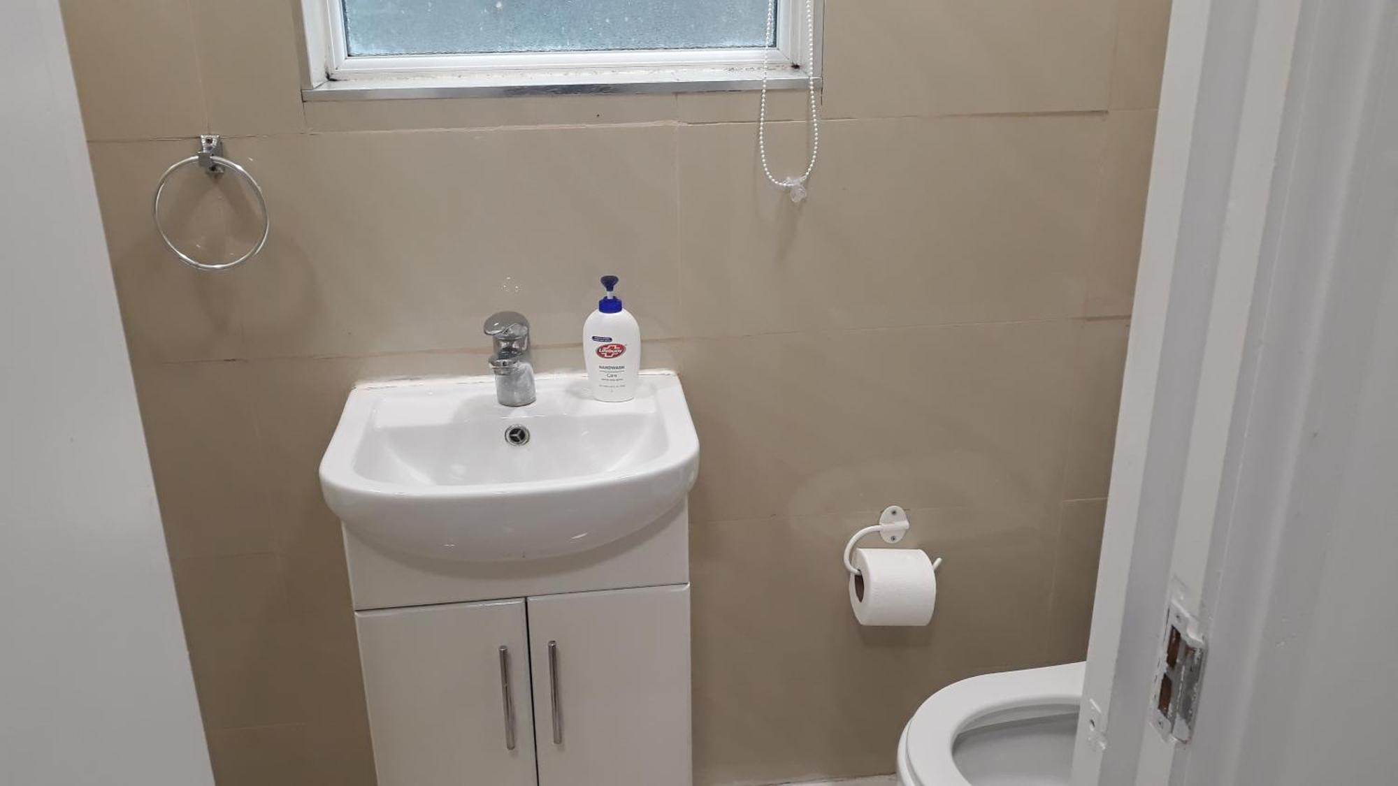 30 Willesden Lane Лондон Екстериор снимка