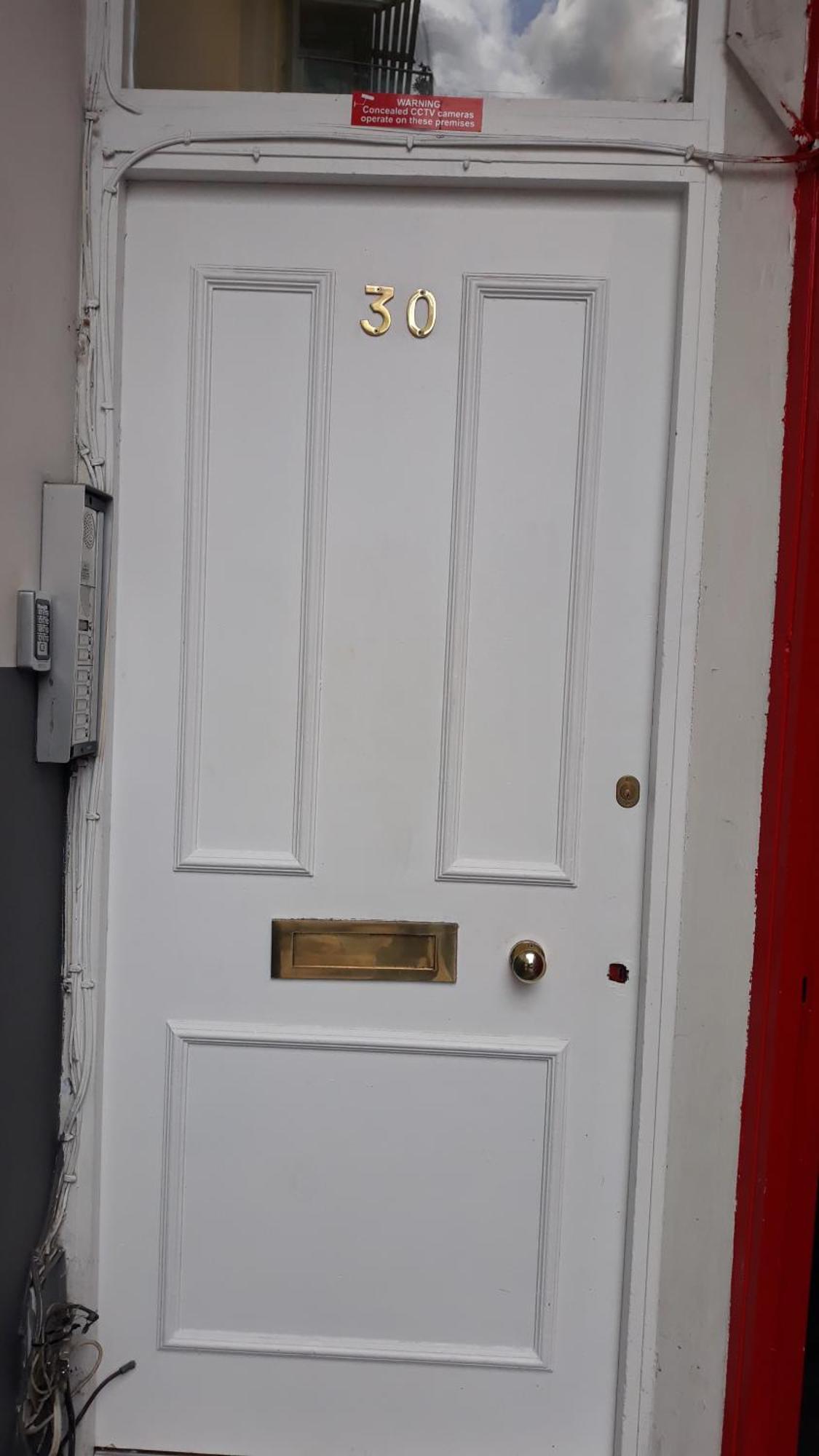 30 Willesden Lane Лондон Екстериор снимка