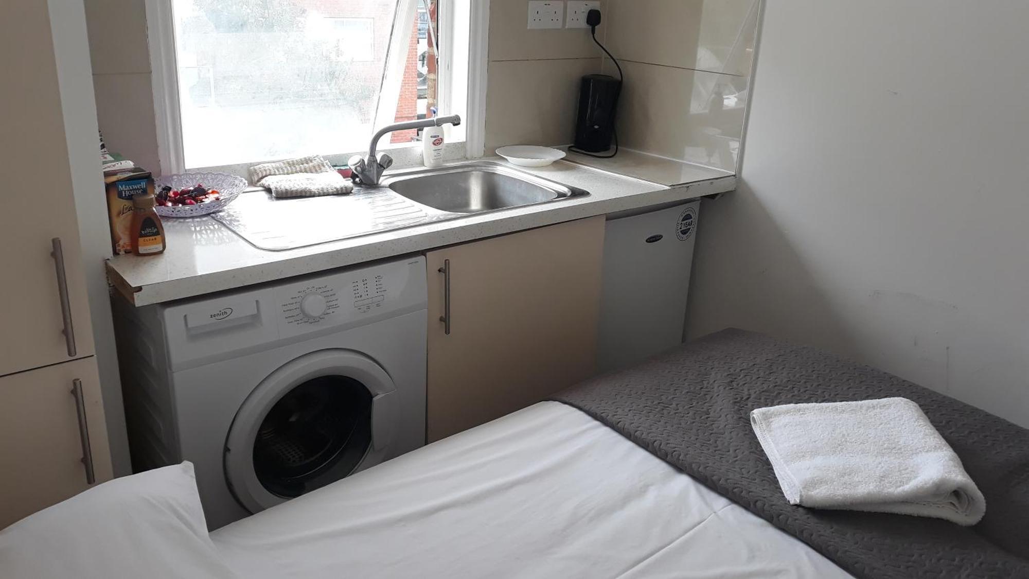 30 Willesden Lane Лондон Екстериор снимка